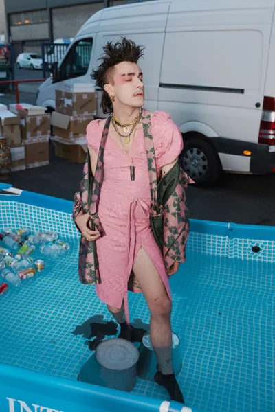 Look 60